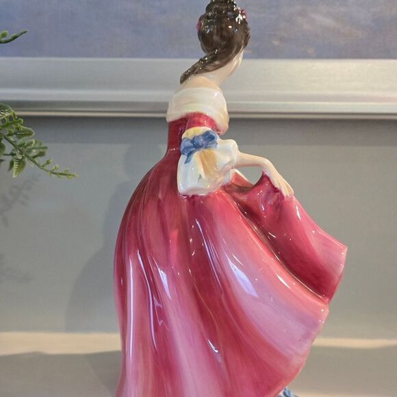 🎄🛍❤️ VINTAGE ROYAL DOULTON SOUTHERN BELLE FIGURINE - Picture 4 of 9